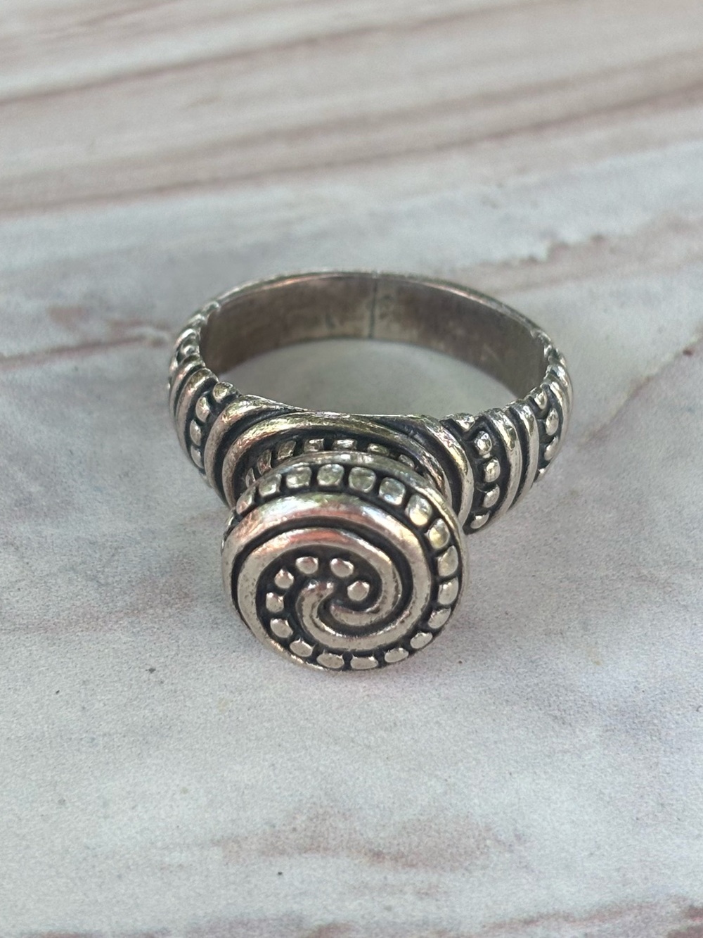 James Avery Retired Sterling Silver Tribal African Beaded Swirl Ring Size 7 10g